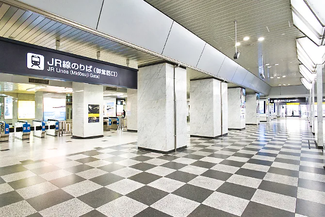 JR大阪駅桜通口方面