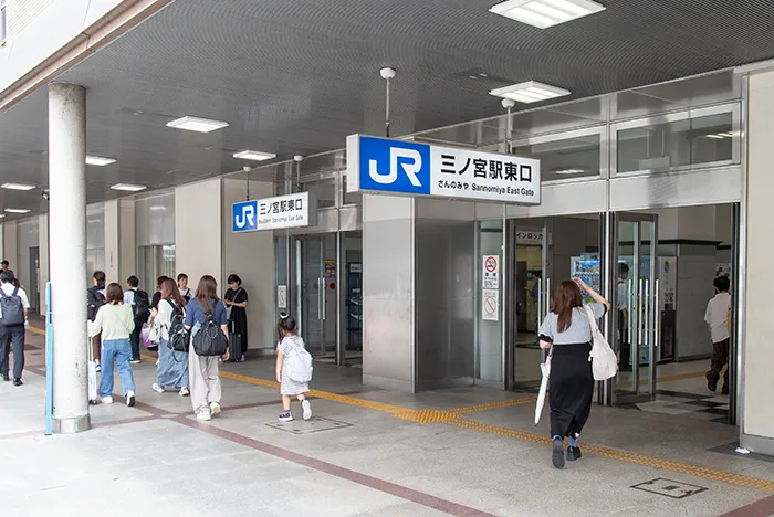 JR三ノ宮駅東口を降りて、右側の出口を直進